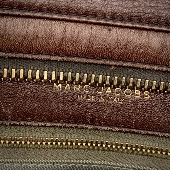 MARC JACOBS PEEBLED | DARK TAUPE AND BROWN WITH HAMMERED GOLD HARDWARE | ITALY - Picture 11 of 17